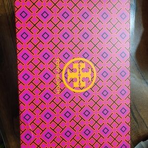 Sandals from tory burch, tried, and it's too small for me, there I'm seling it